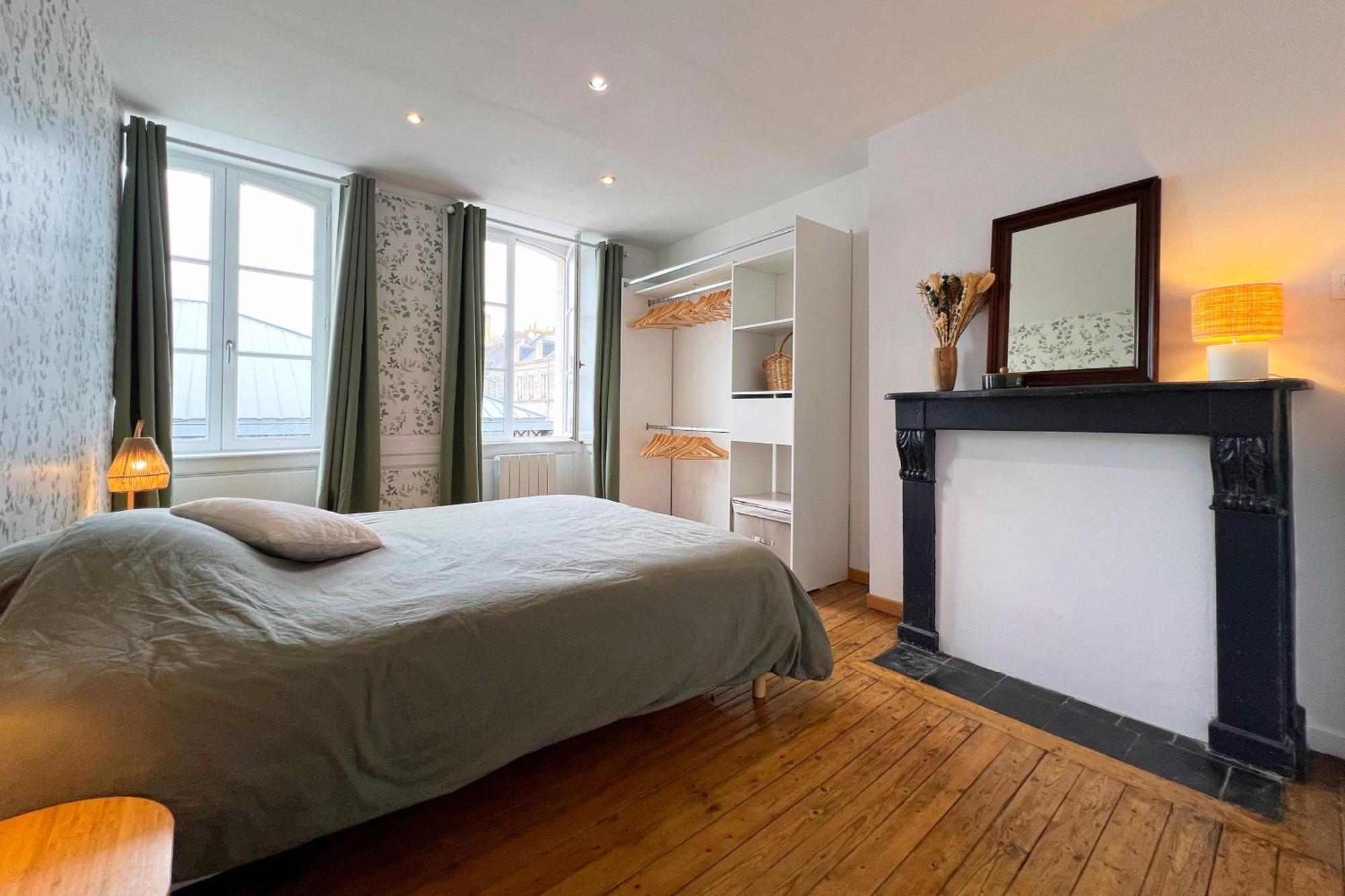 Appart De Charme, 2 Chambres En Centre Ville 瑟堡 外观 照片